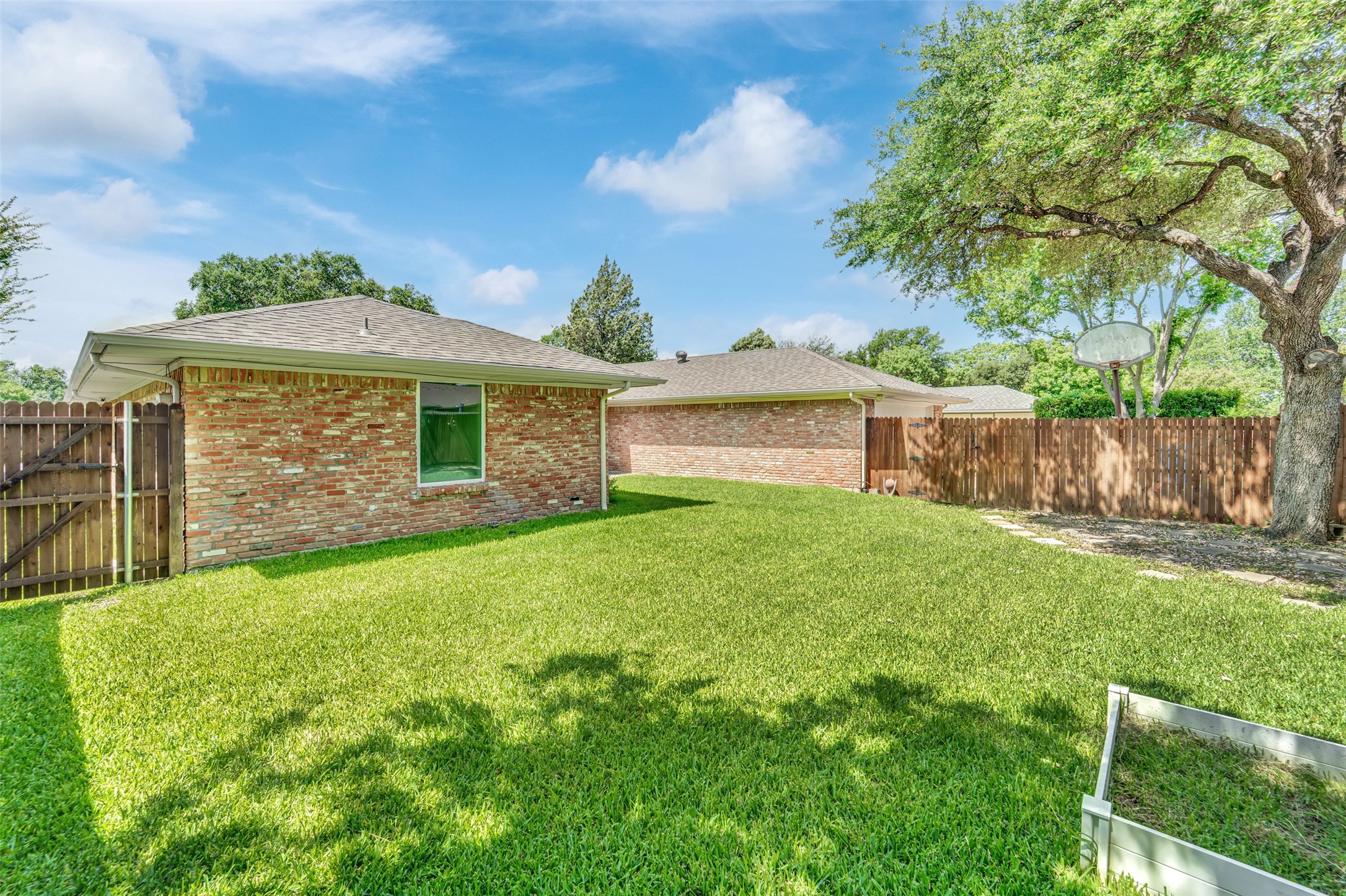 2225 Ridgewood Carrollton TX 75006