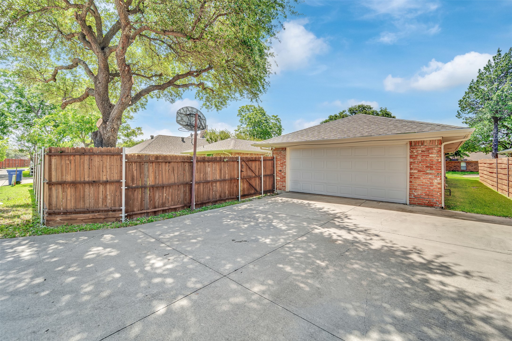 2225 Ridgewood Carrollton TX 75006