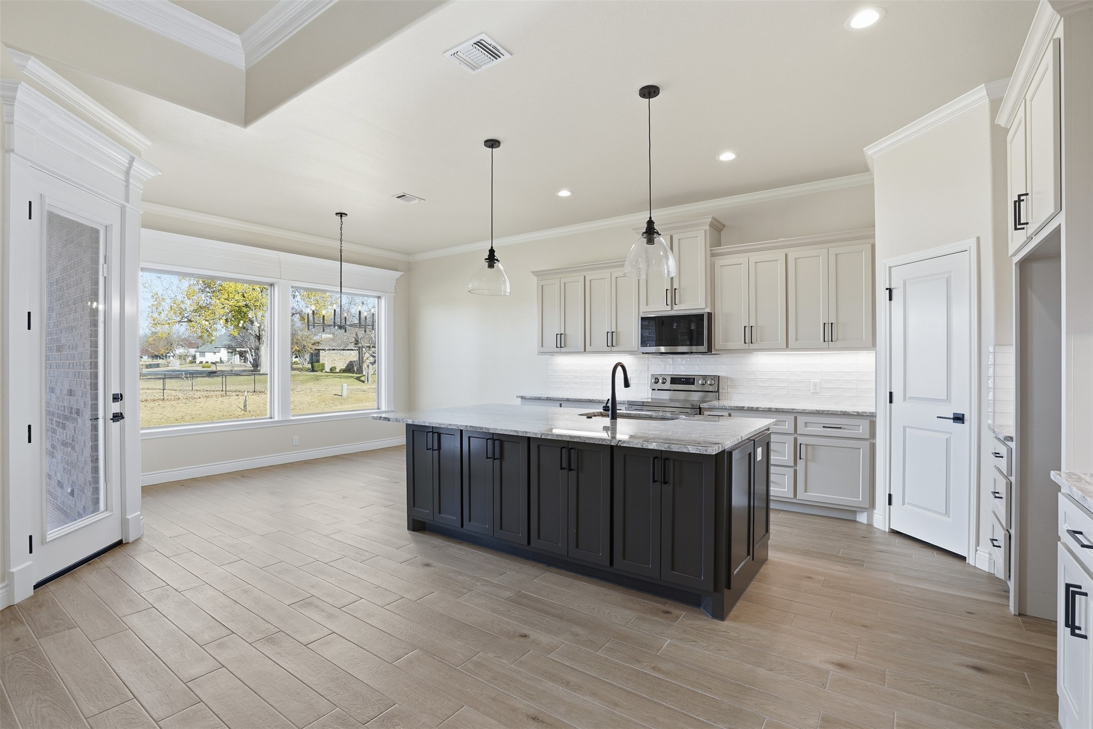 6002 Oakwood Court Granbury TX 76049