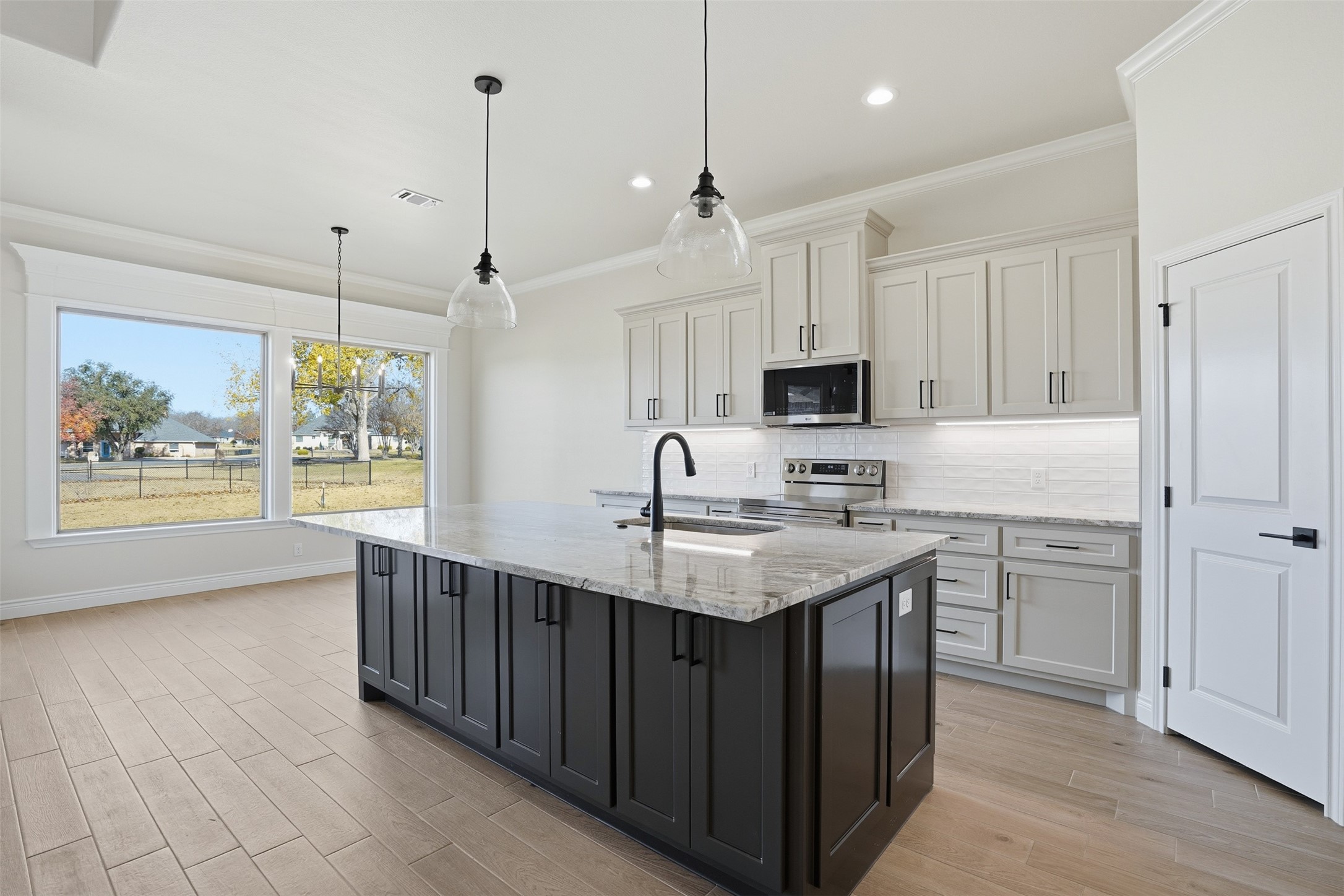 6002 Oakwood Court Granbury TX 76049