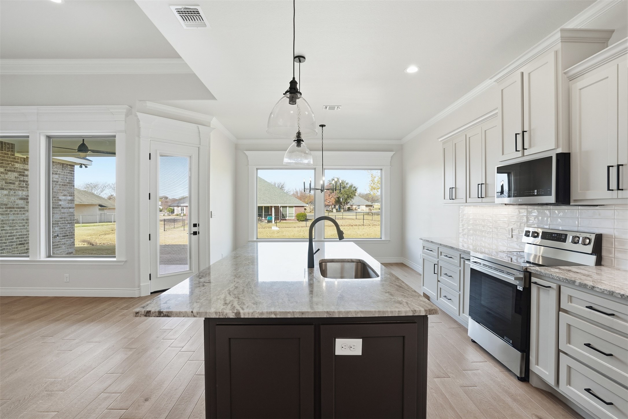 6002 Oakwood Court Granbury TX 76049