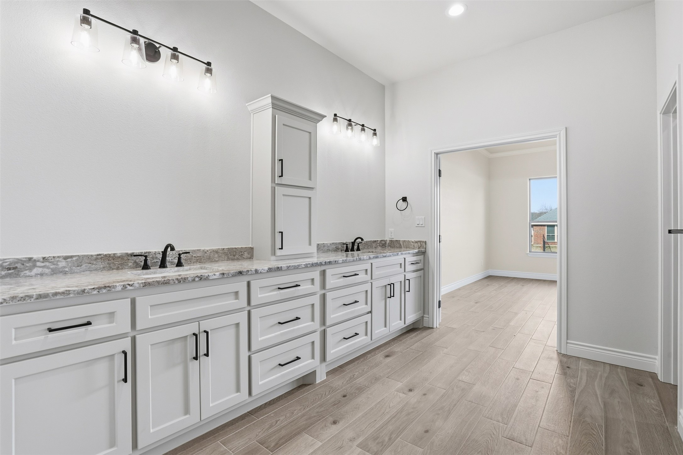 6002 Oakwood Court Granbury TX 76049