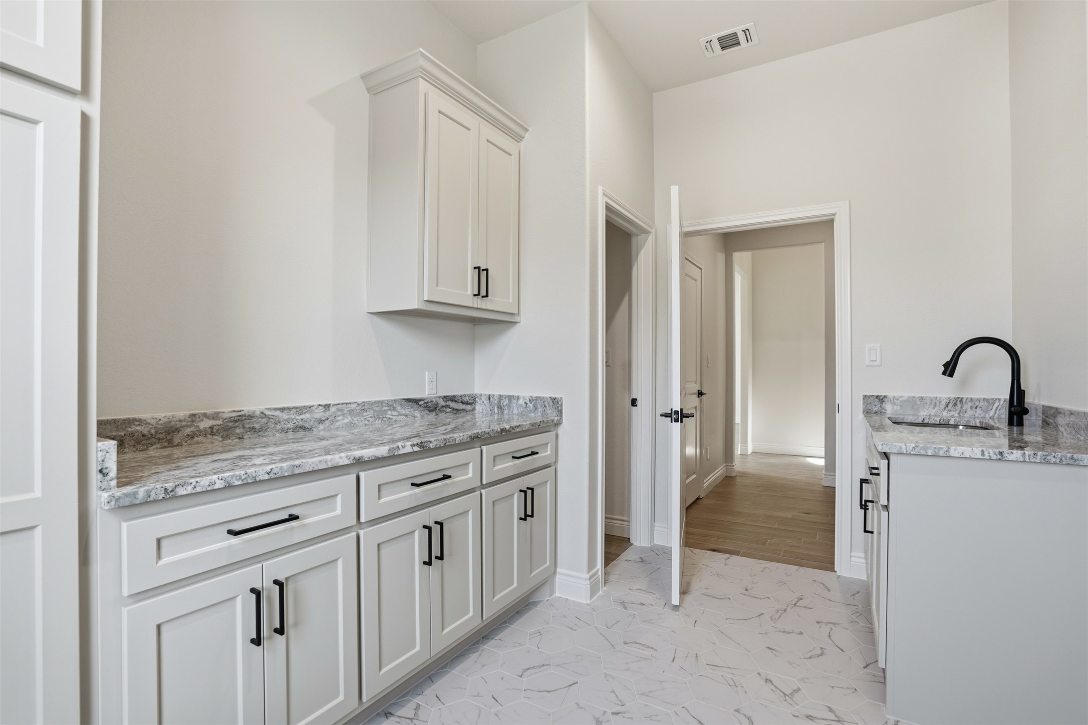 6002 Oakwood Court Granbury TX 76049