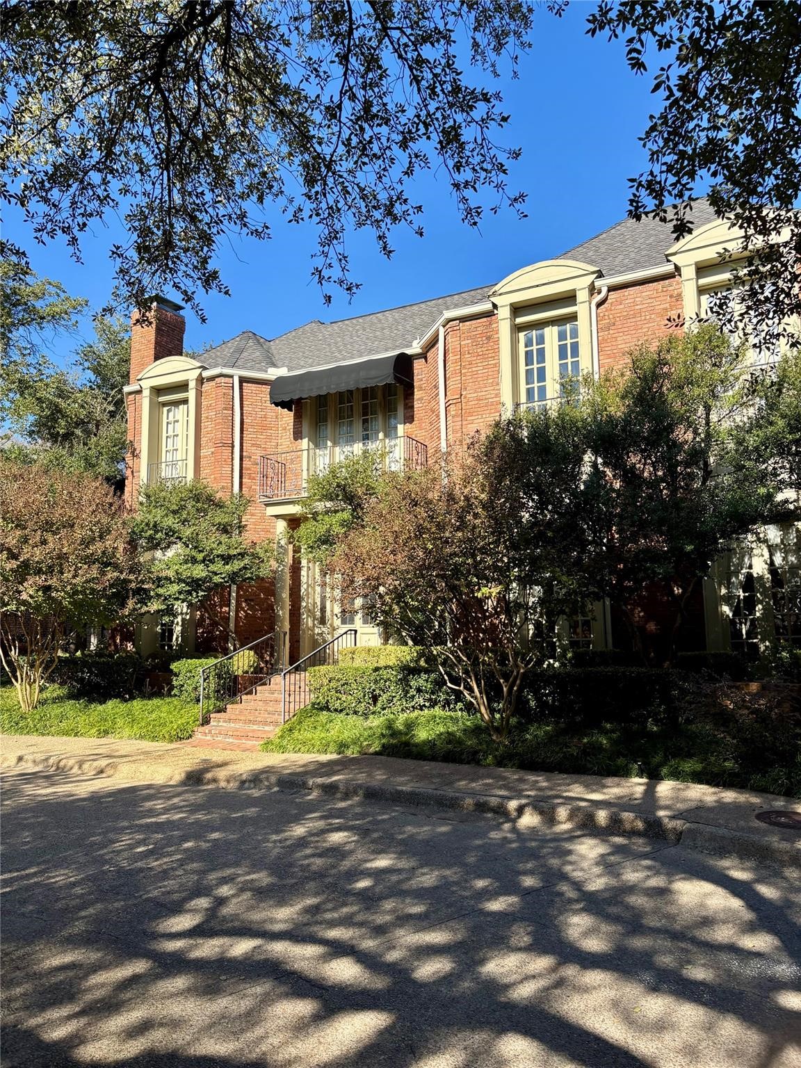 4 Hallshire Court Dallas TX 75225