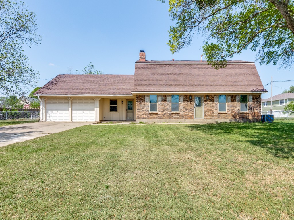 1500 S Stratton Street Decatur TX 76234