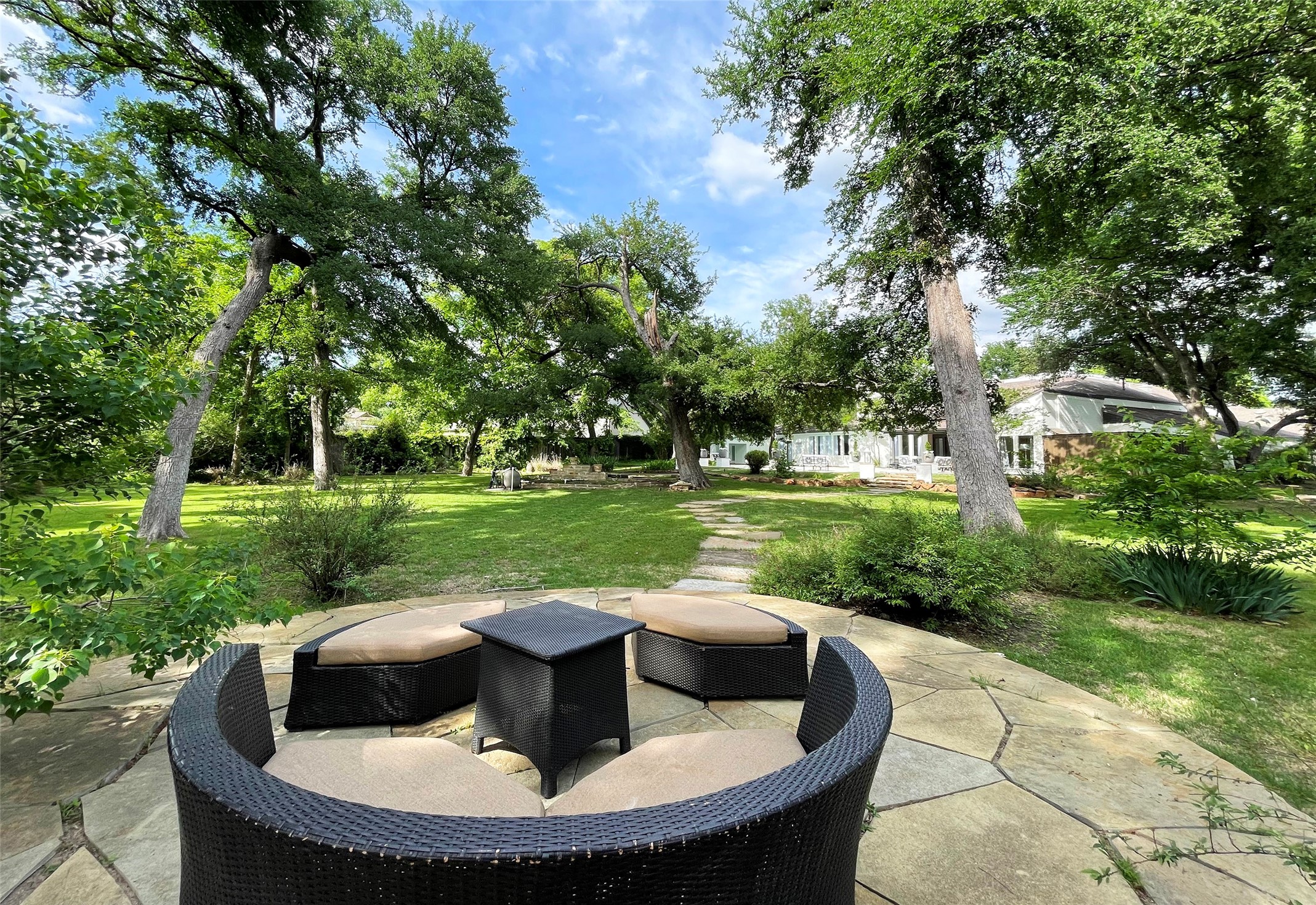 6802 Bert Lane Dallas TX 75240