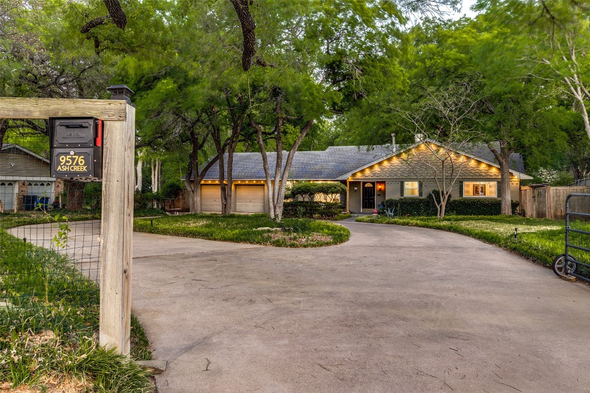 9576 Ash Creek Drive Dallas TX 75228