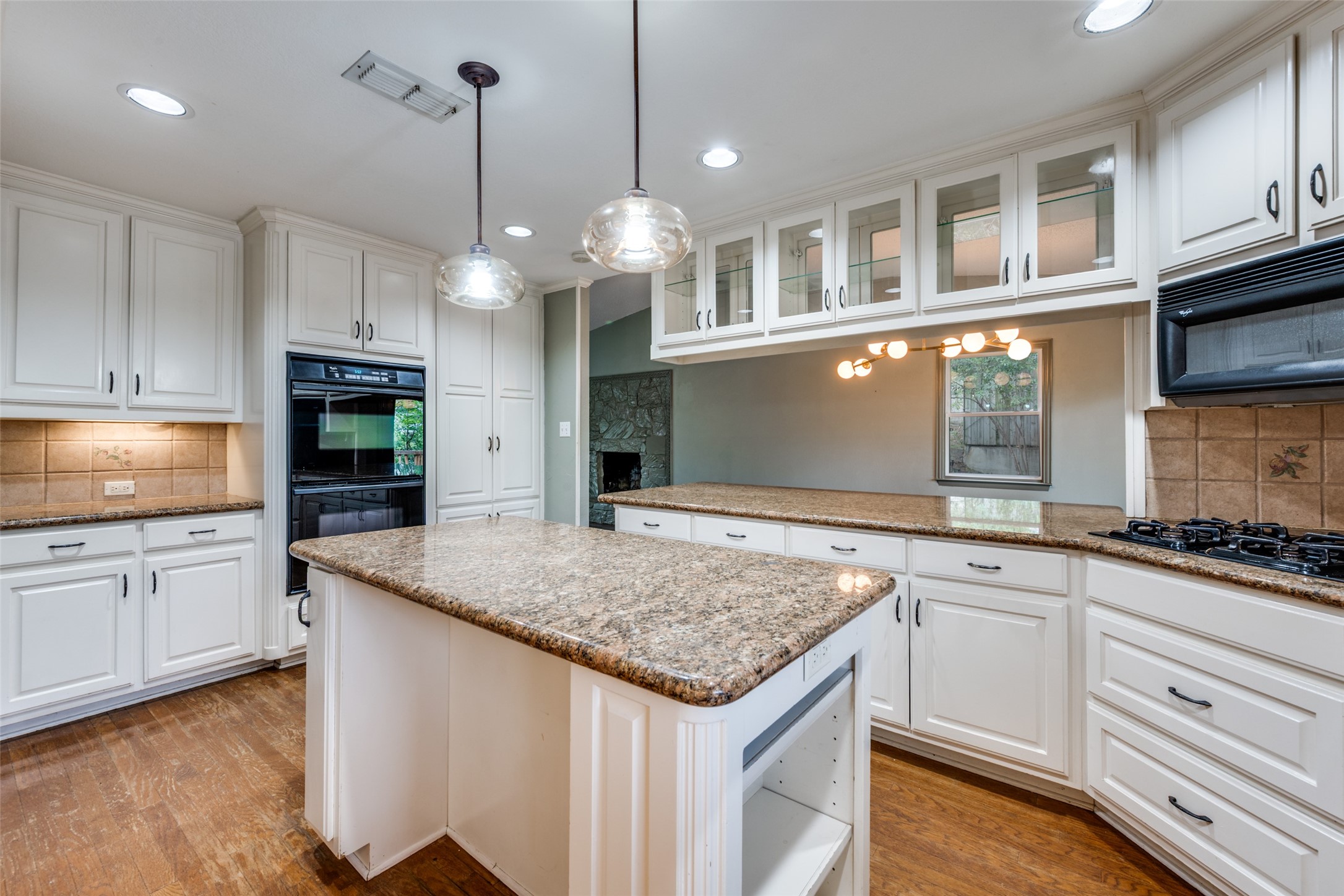 2705 Black Oak Lane Arlington TX 76012