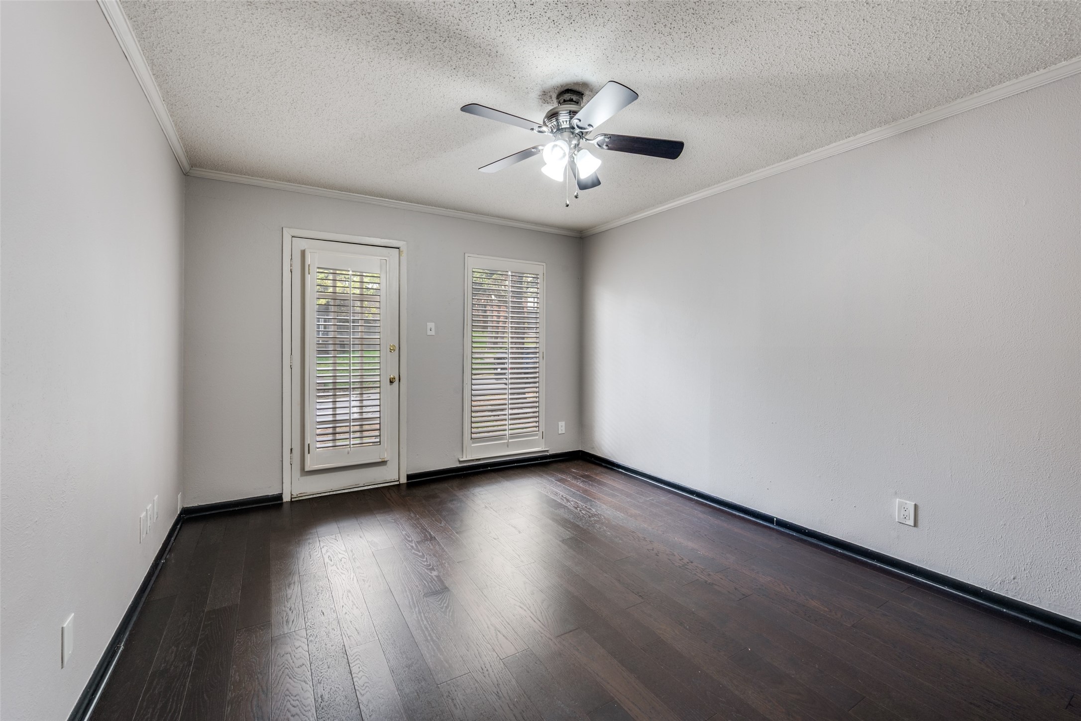2705 Black Oak Lane Arlington TX 76012