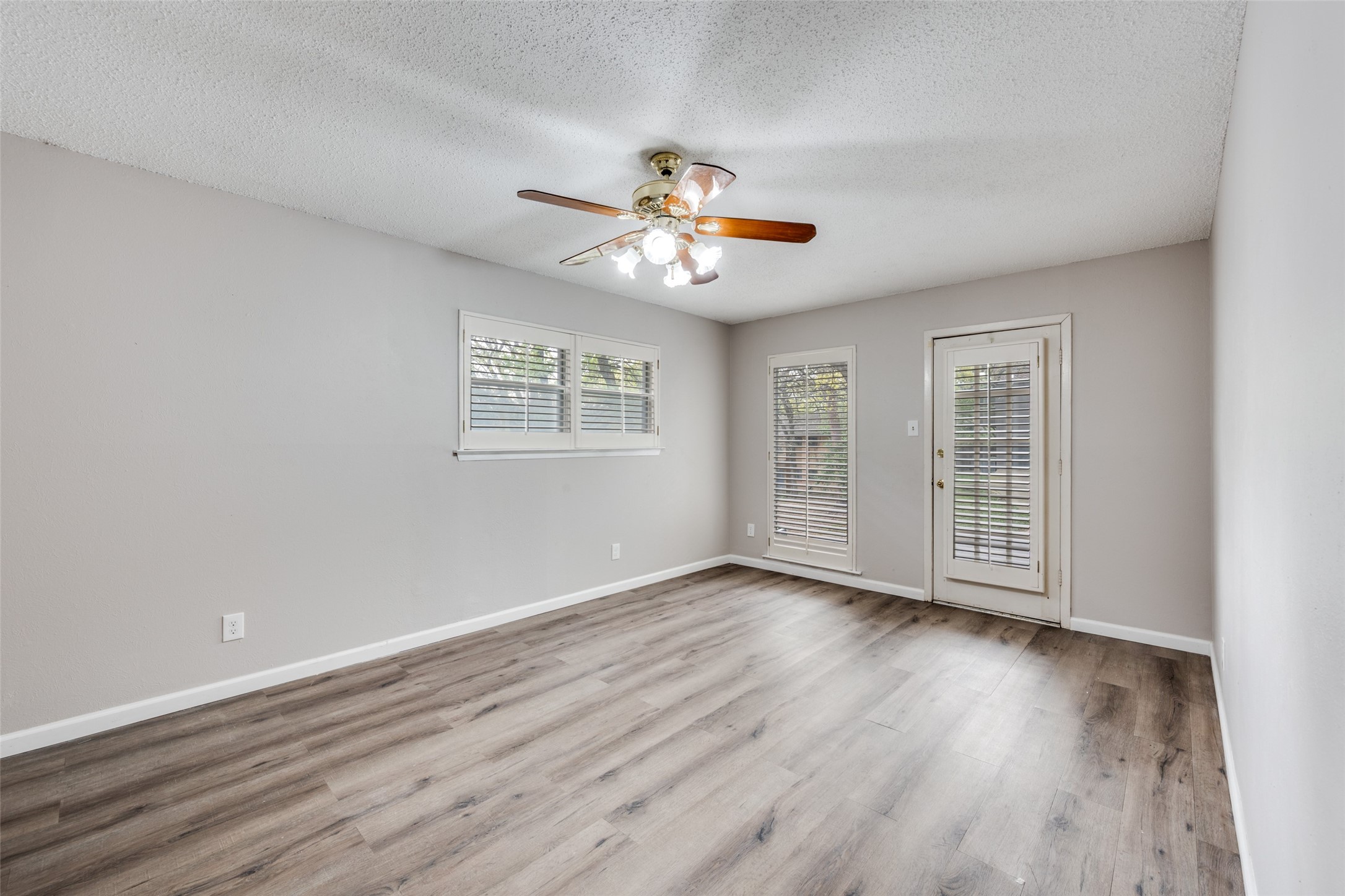 2705 Black Oak Lane Arlington TX 76012