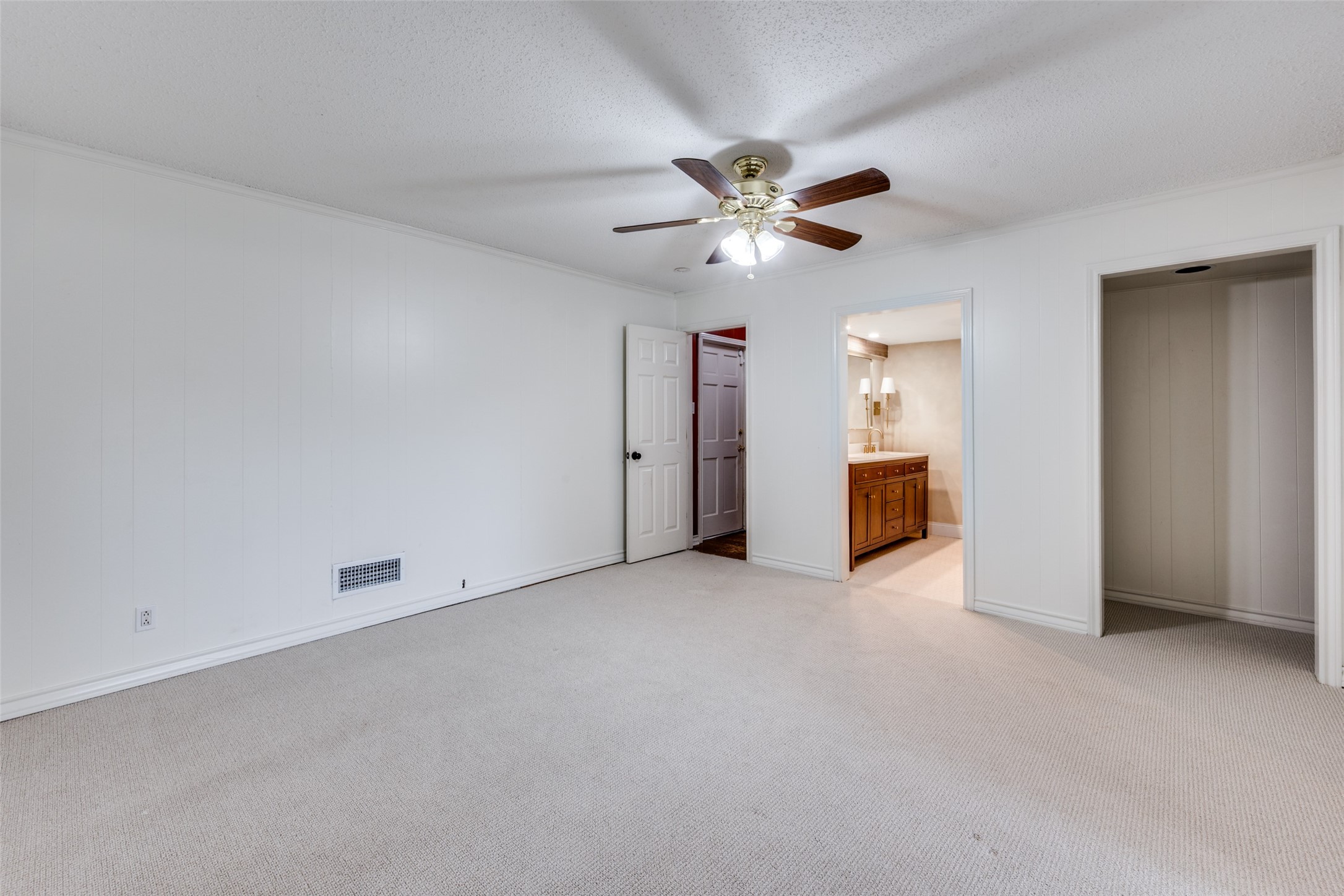 2705 Black Oak Lane Arlington TX 76012