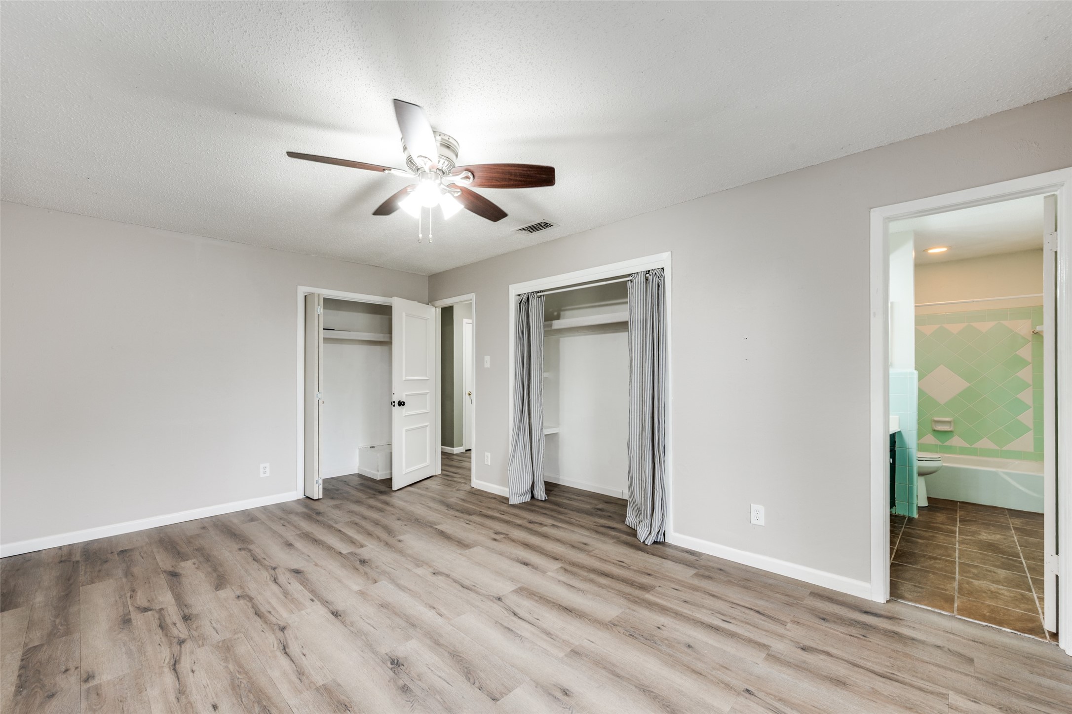 2705 Black Oak Lane Arlington TX 76012