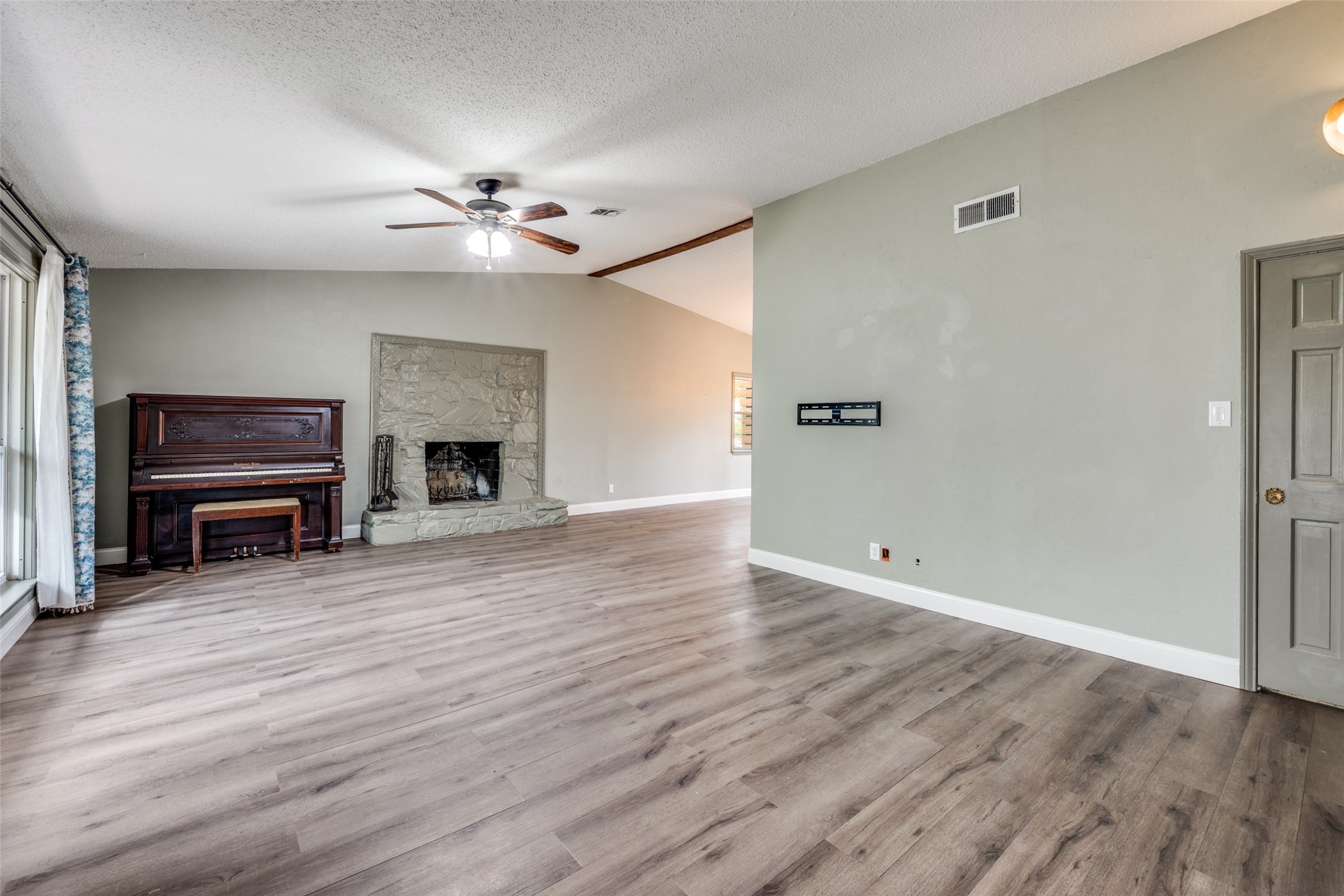 2705 Black Oak Lane Arlington TX 76012