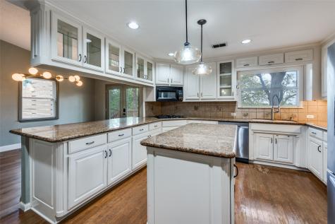 2705 Black Oak Lane Arlington TX 76012