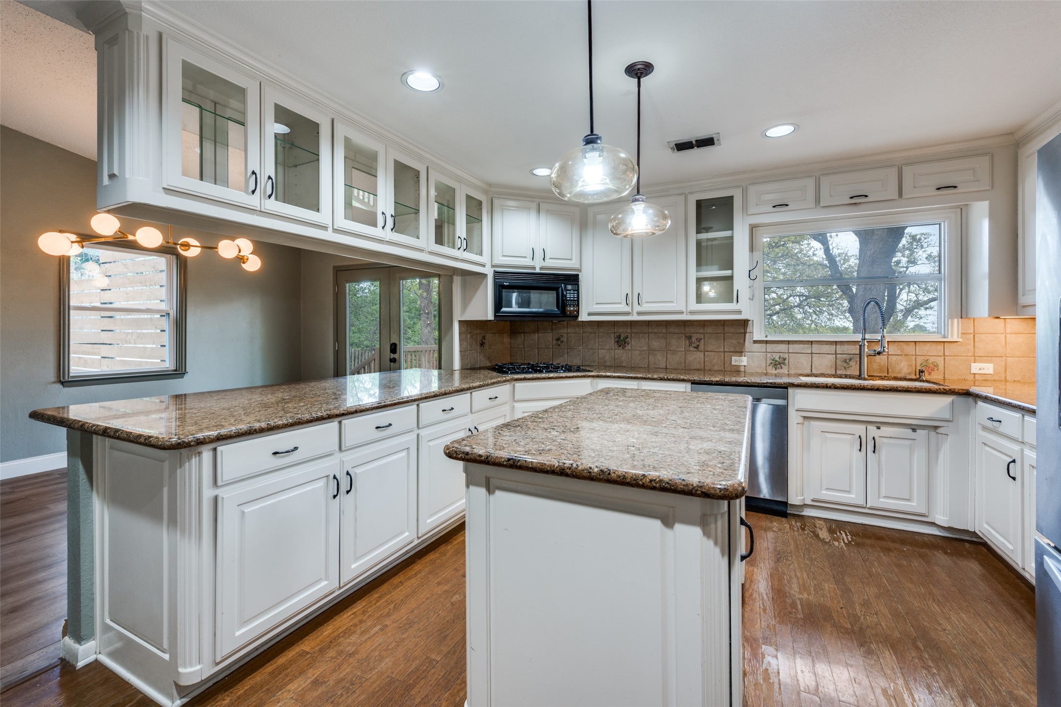 2705 Black Oak Lane Arlington TX 76012