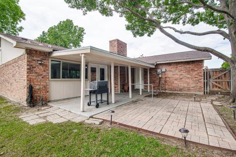 2118 Butterfield Trail Grand Prairie TX 75052