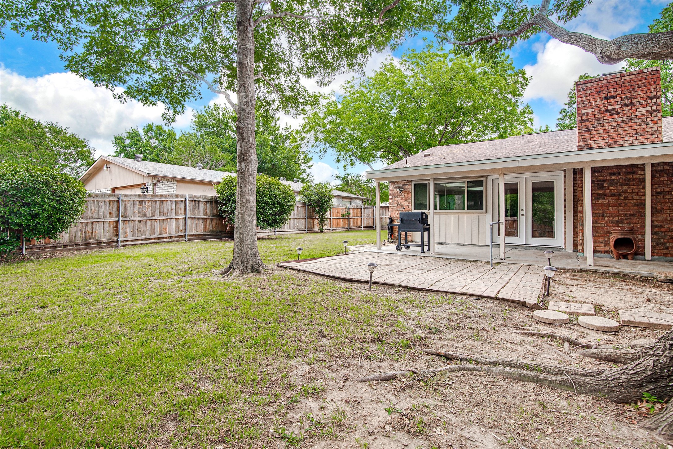 2118 Butterfield Trail Grand Prairie TX 75052