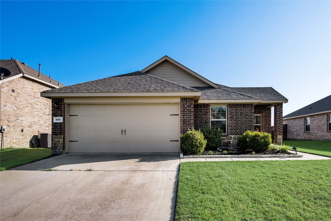 225 Thoroughbred Street Waxahachie TX 75165