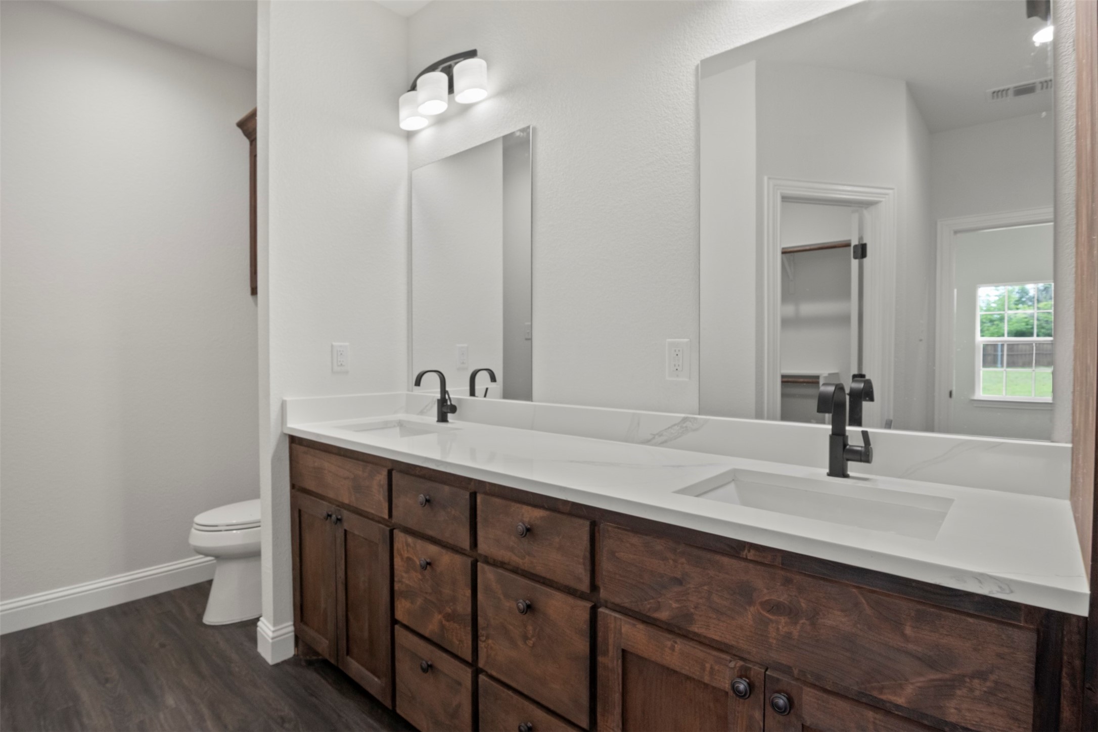 905 W Cardinal Street Ector TX 75439