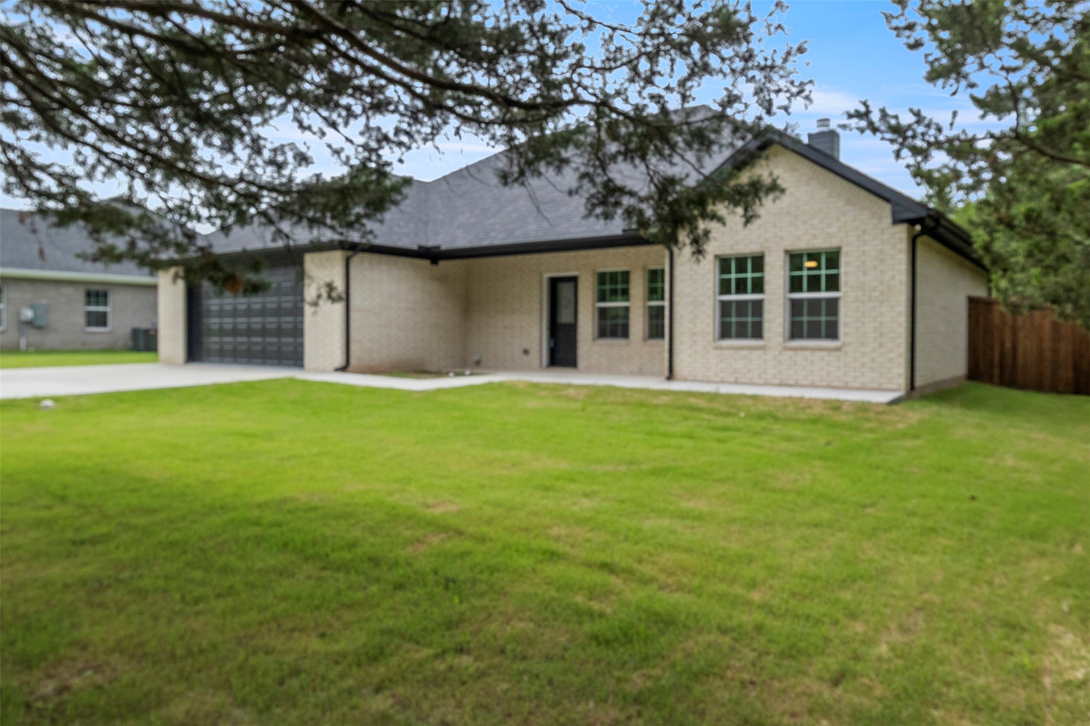 905 W Cardinal Street Ector TX 75439