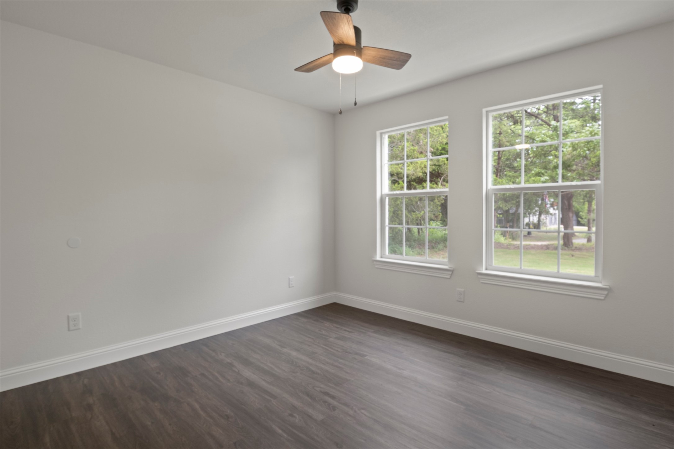 905 W Cardinal Street Ector TX 75439