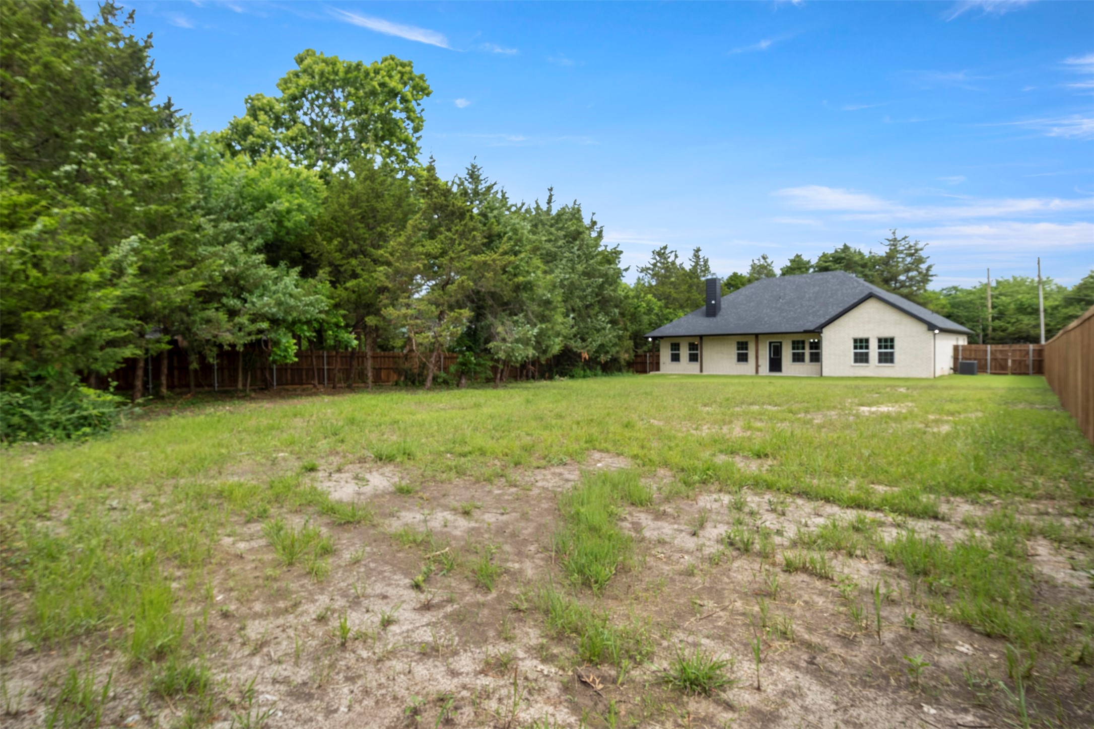 905 W Cardinal Street Ector TX 75439