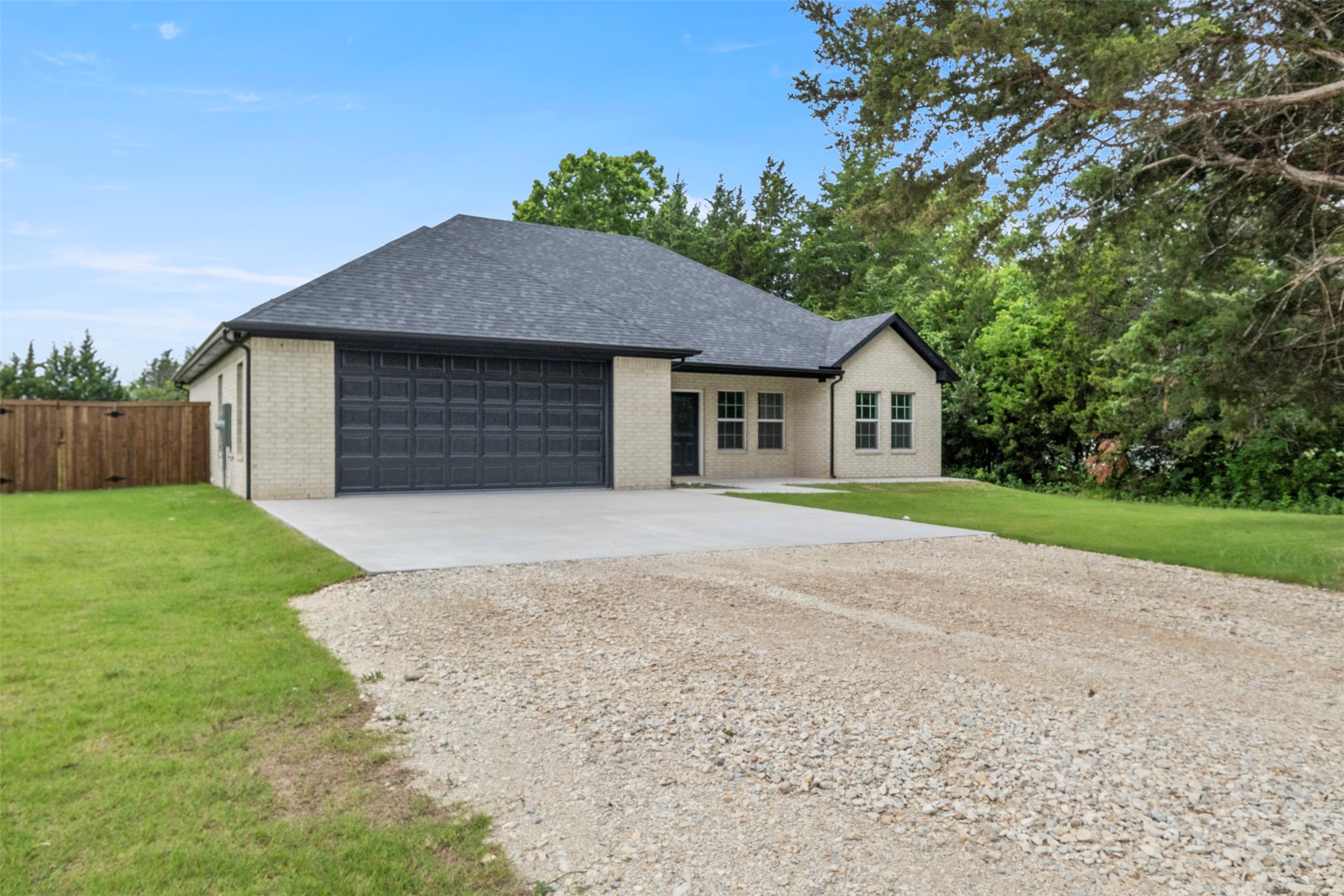 905 W Cardinal Street Ector TX 75439