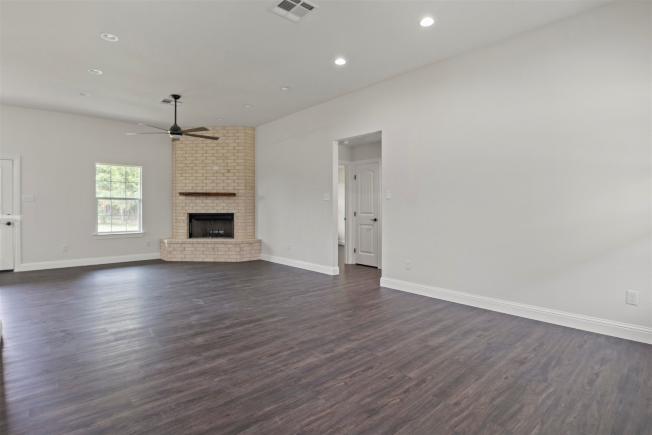 905 W Cardinal Street Ector TX 75439