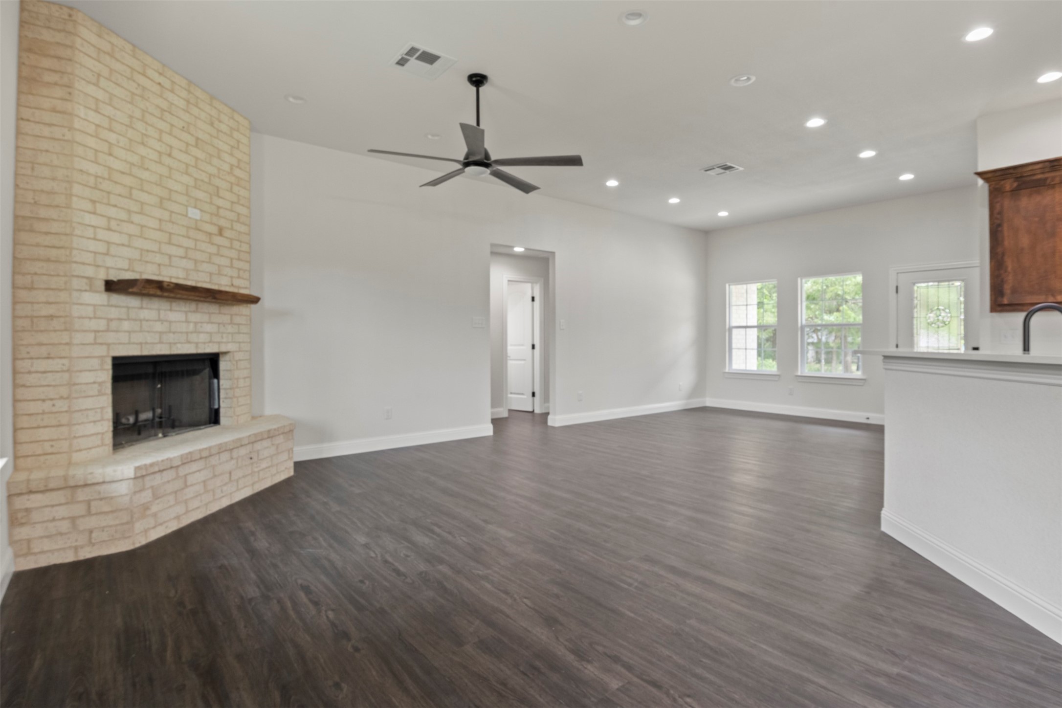 905 W Cardinal Street Ector TX 75439