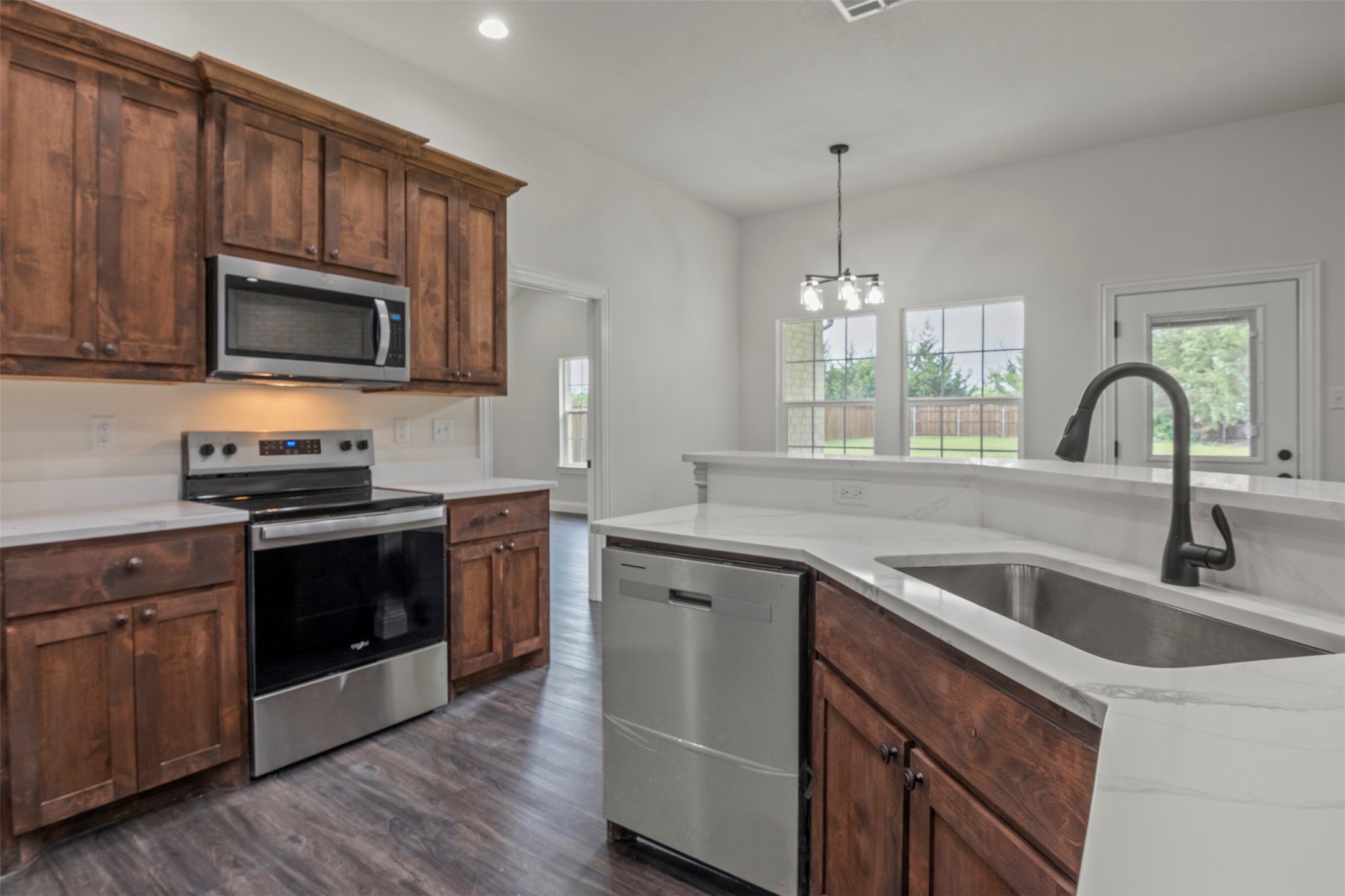 905 W Cardinal Street Ector TX 75439