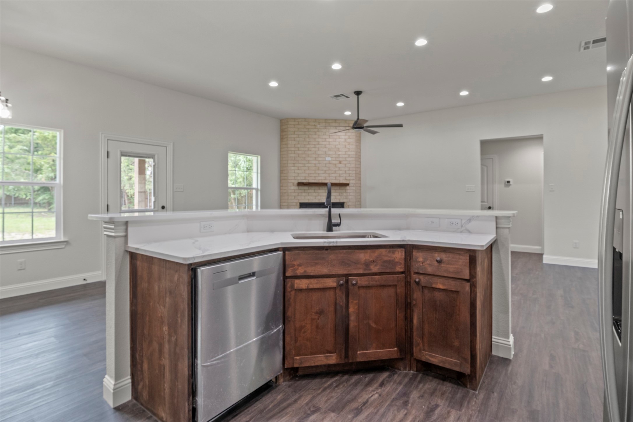 905 W Cardinal Street Ector TX 75439