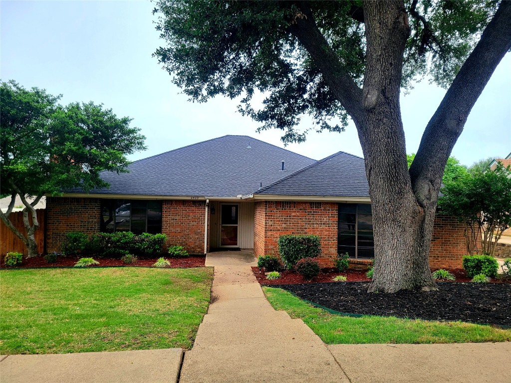 2509 Glenoaks Court Bedford TX 76021
