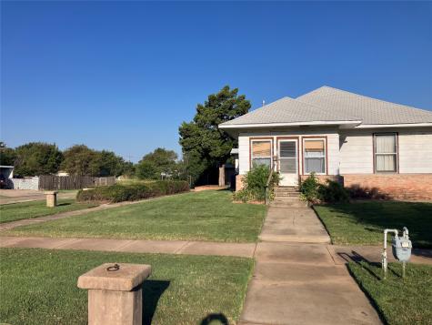 310 Hughes Street Quanah TX 79252