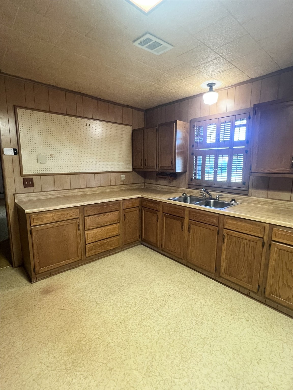 310 Hughes Street Quanah TX 79252