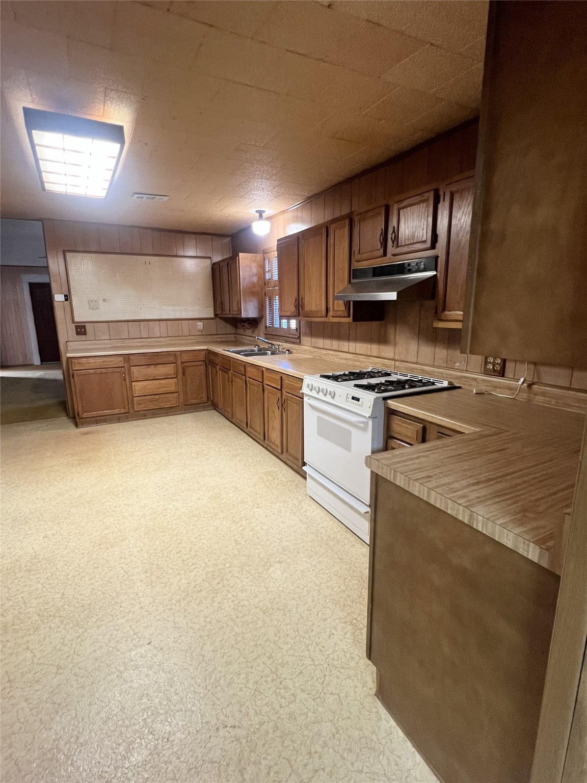 310 Hughes Street Quanah TX 79252