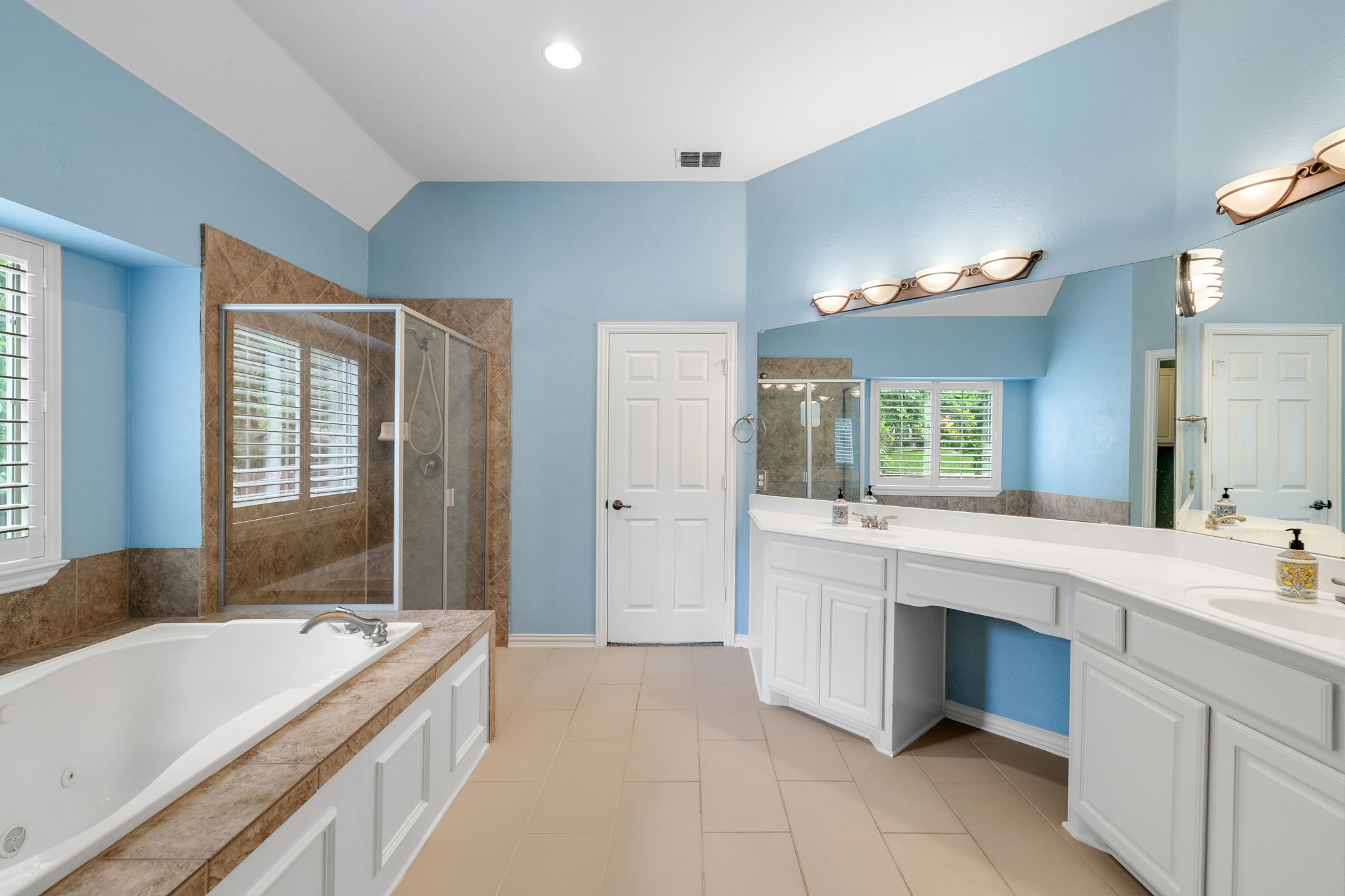 1229 Queen Peggy Lane Lewisville TX 75056
