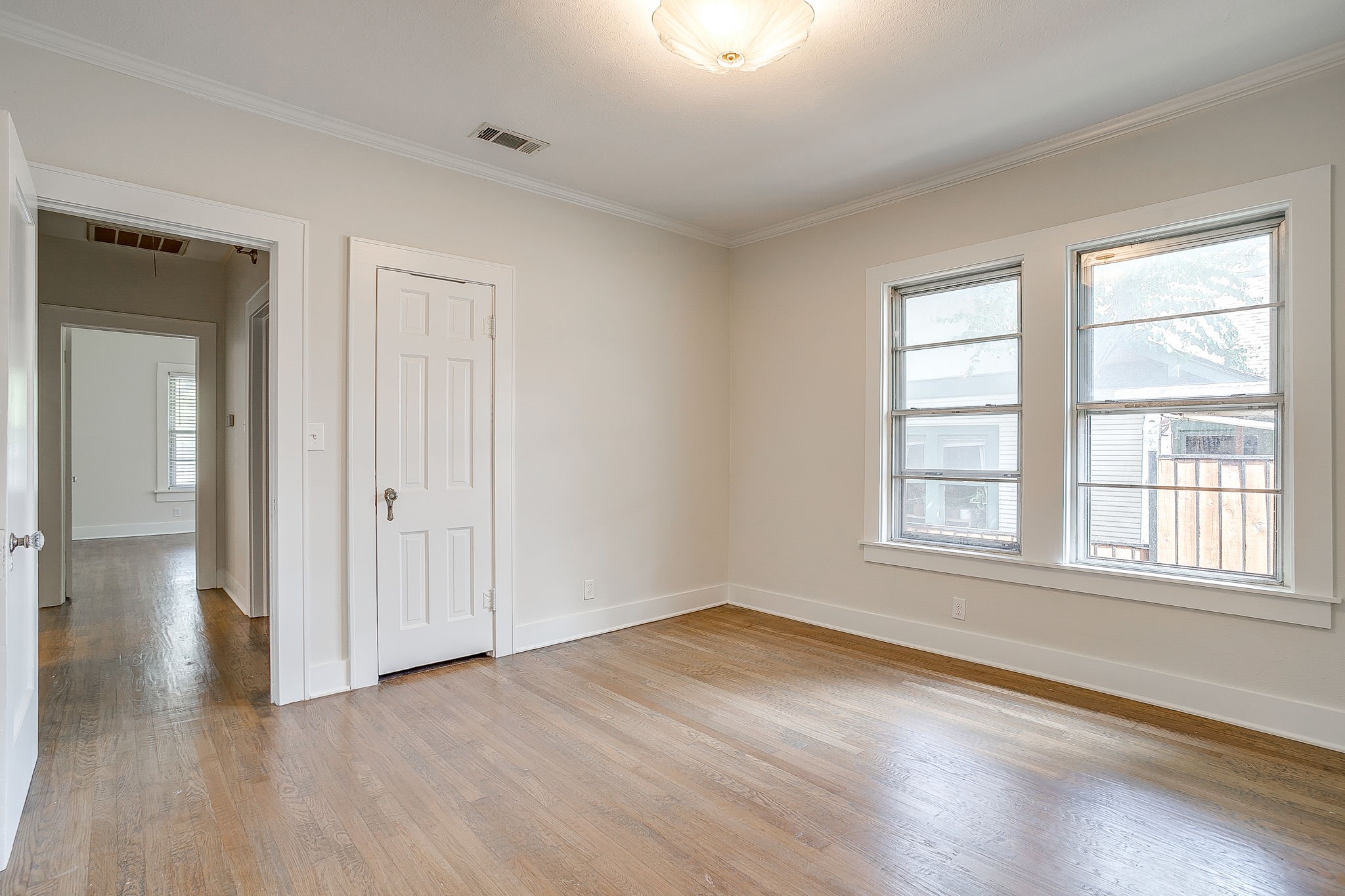 2209 W Rosedale Street S Fort Worth TX 76110