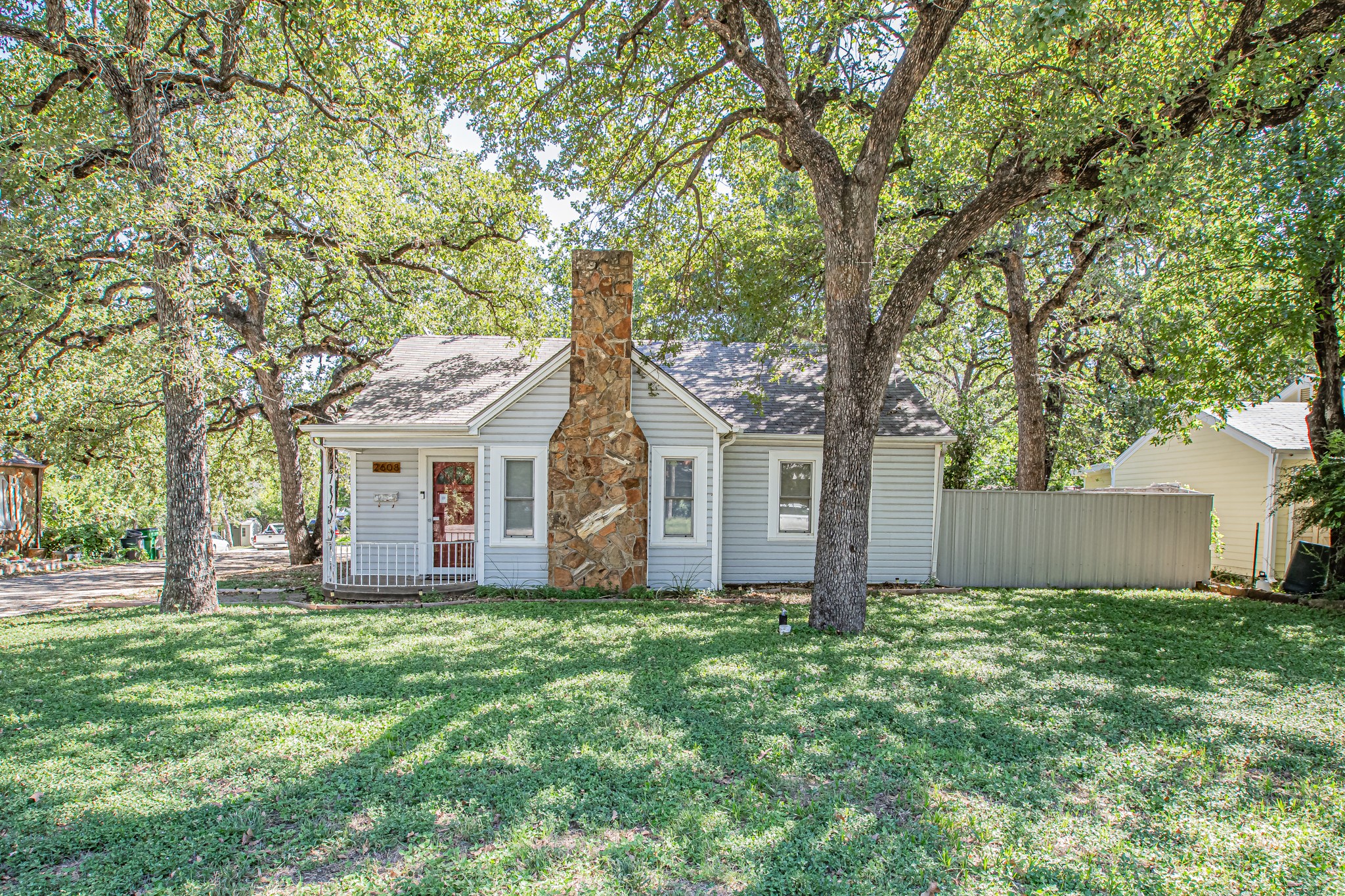 2608 Oakwood Terrace Haltom City TX 76117