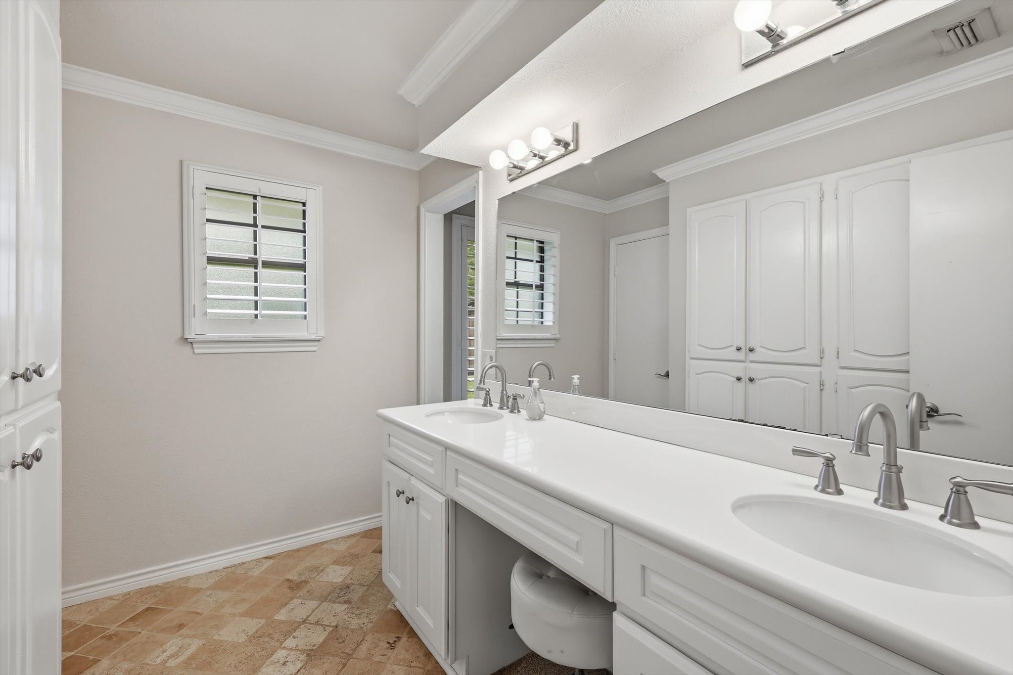 1000 Bert Drive Arlington TX 76012