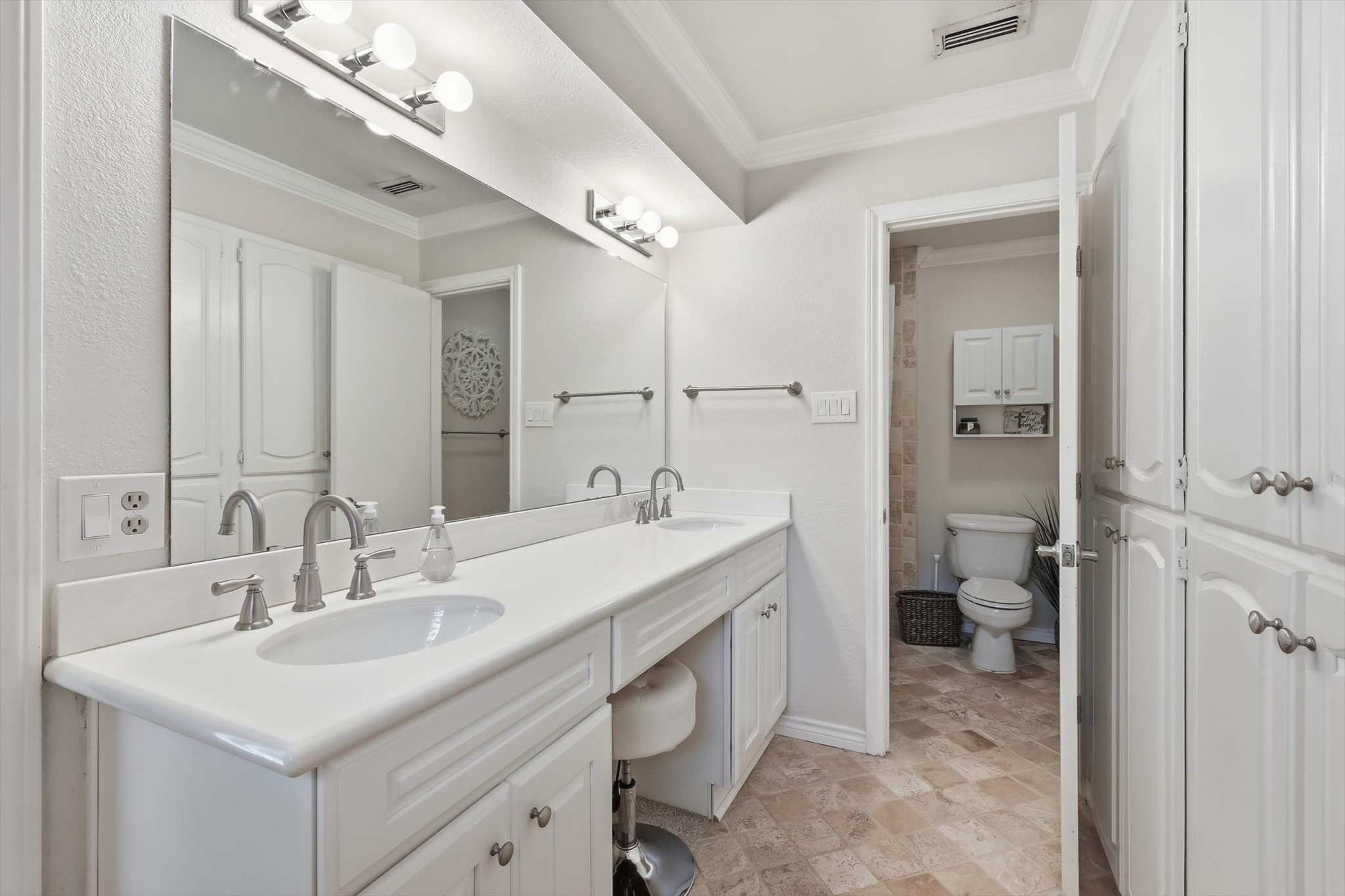 1000 Bert Drive Arlington TX 76012
