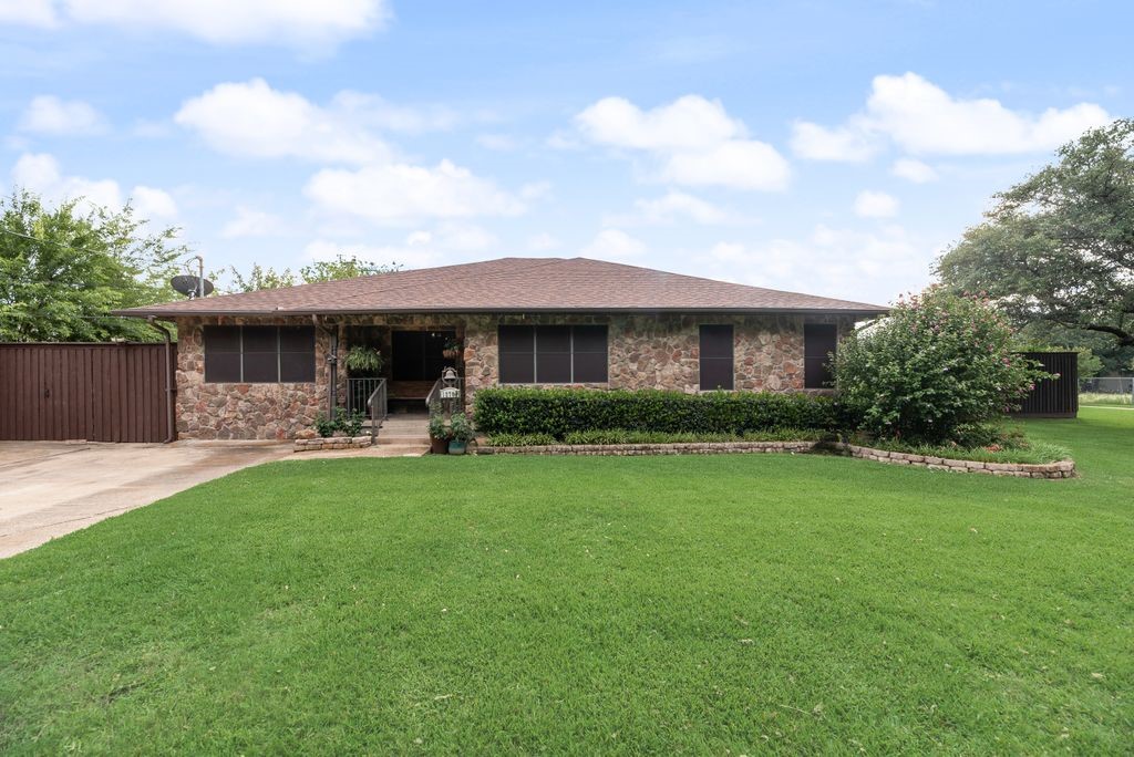 12704 Garden Grove Drive Dallas TX 75253