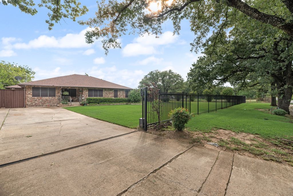 12704 Garden Grove Drive Dallas TX 75253