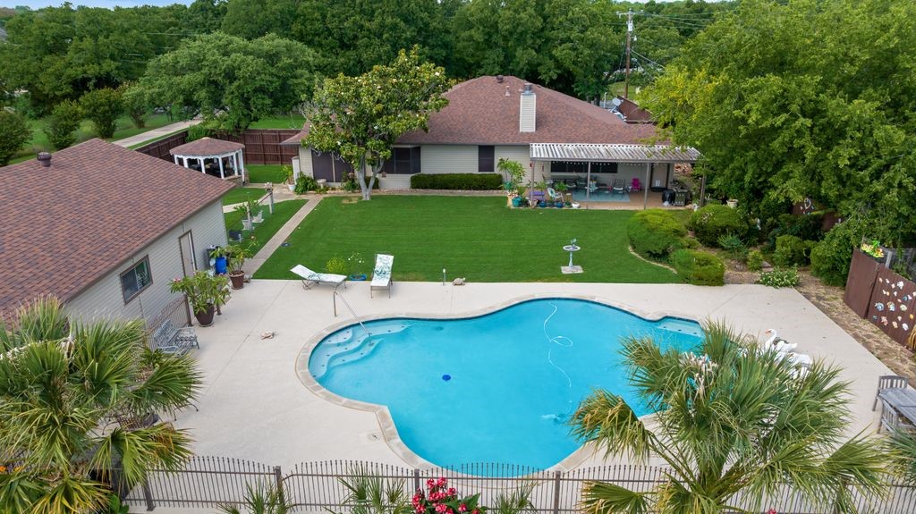 12704 Garden Grove Drive Dallas TX 75253