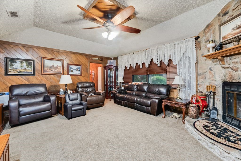 12704 Garden Grove Drive Dallas TX 75253