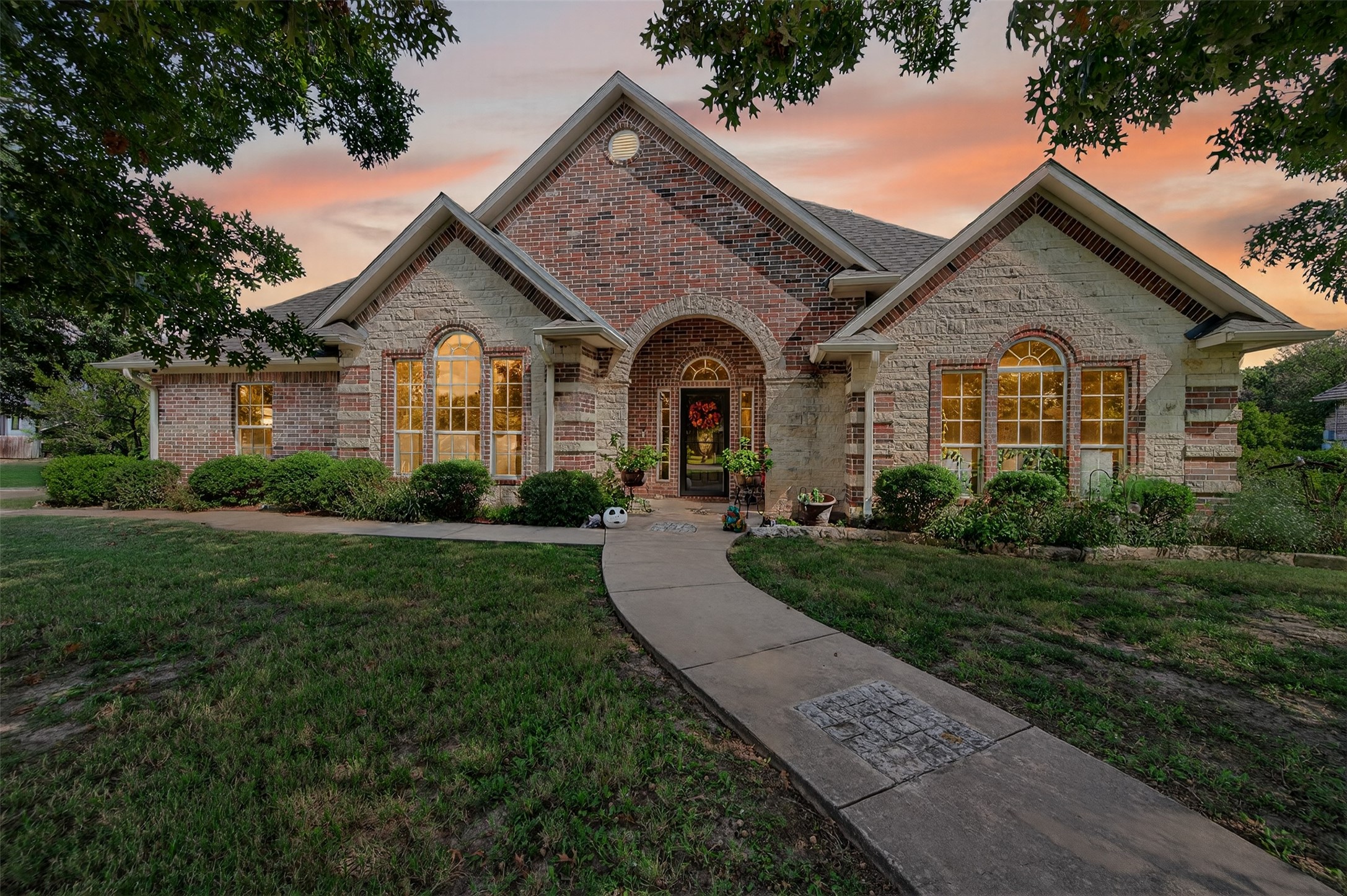 202 Hillside Lane Lindsay TX 76250