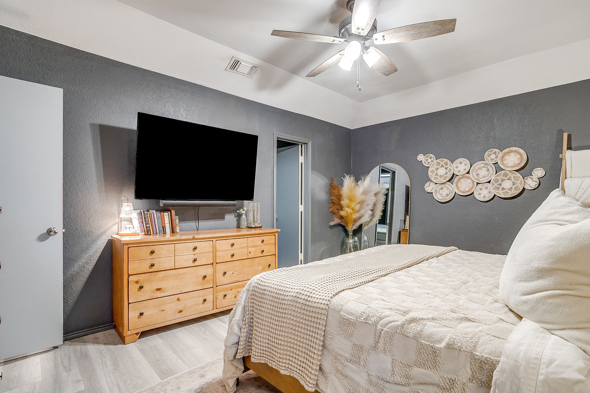5017 Santa Fe Court Arlington TX 76017