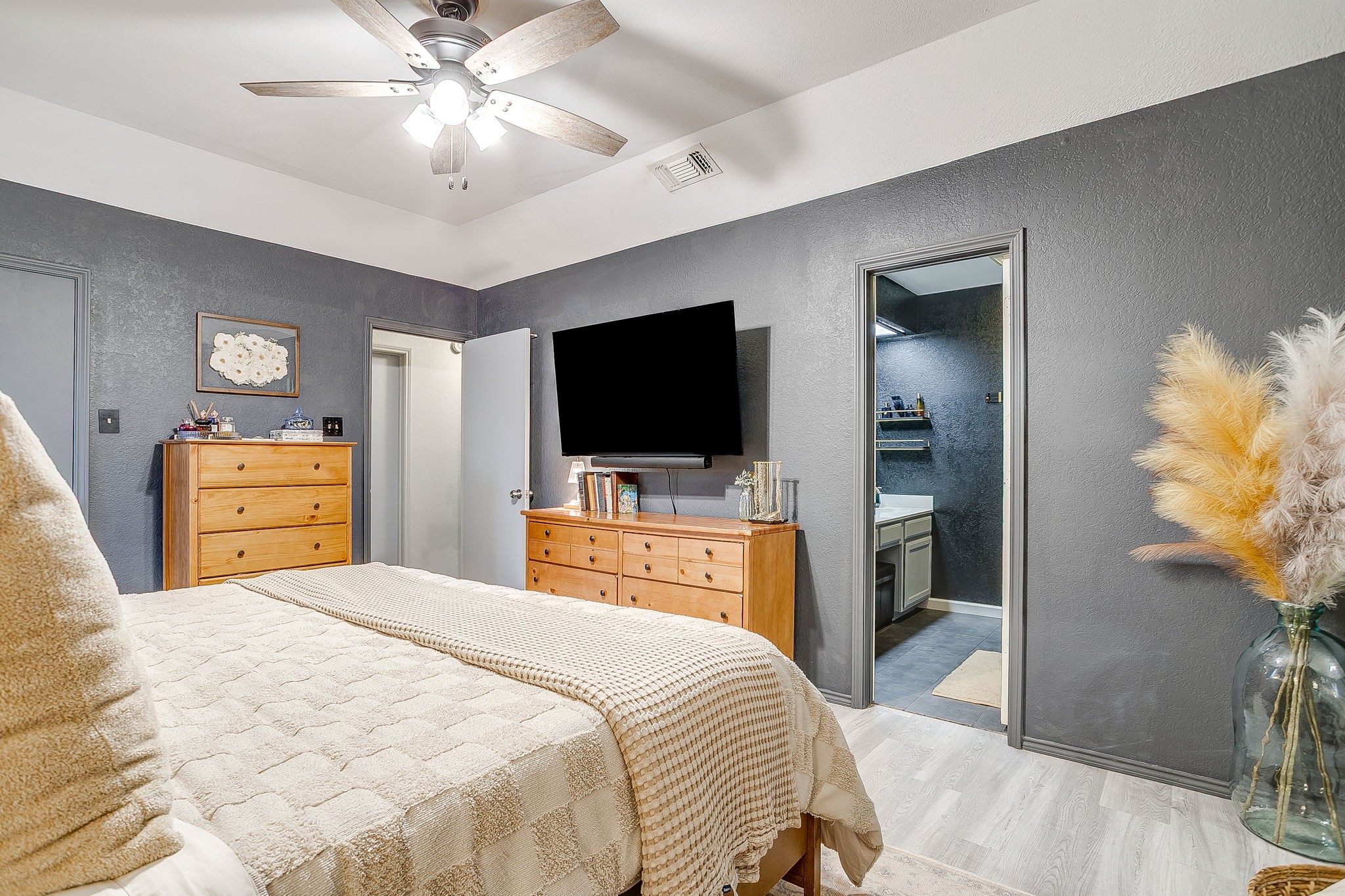 5017 Santa Fe Court Arlington TX 76017