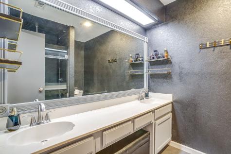 5017 Santa Fe Court Arlington TX 76017