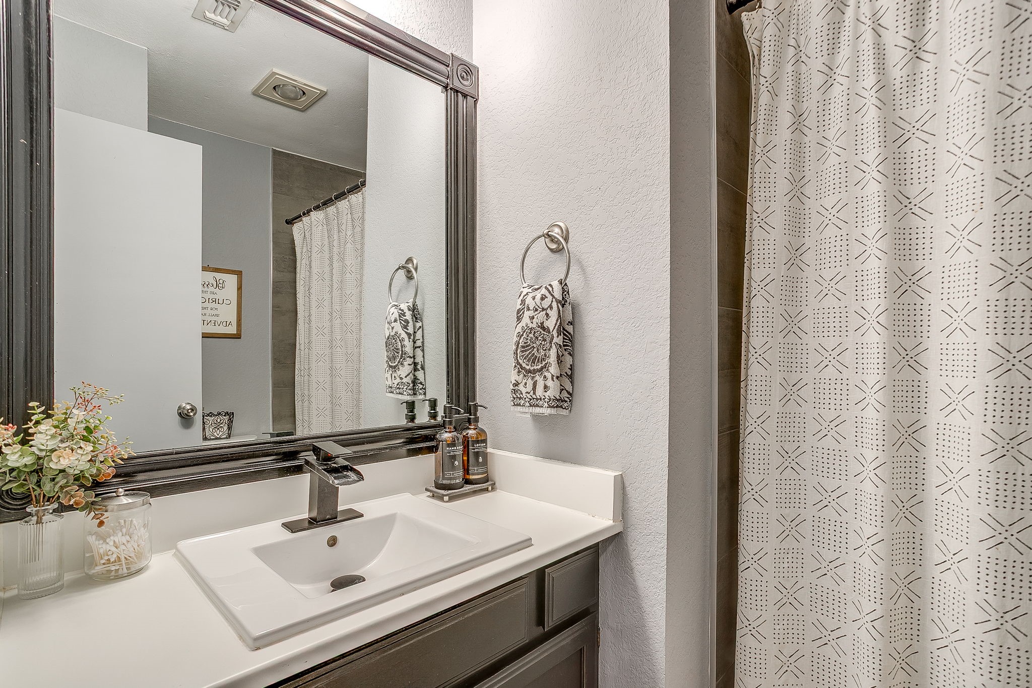 5017 Santa Fe Court Arlington TX 76017