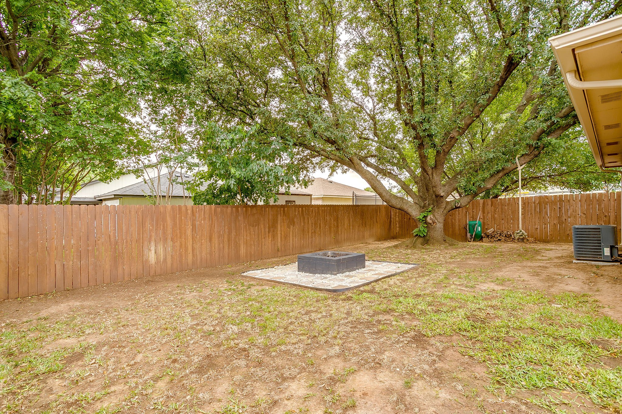 5017 Santa Fe Court Arlington TX 76017